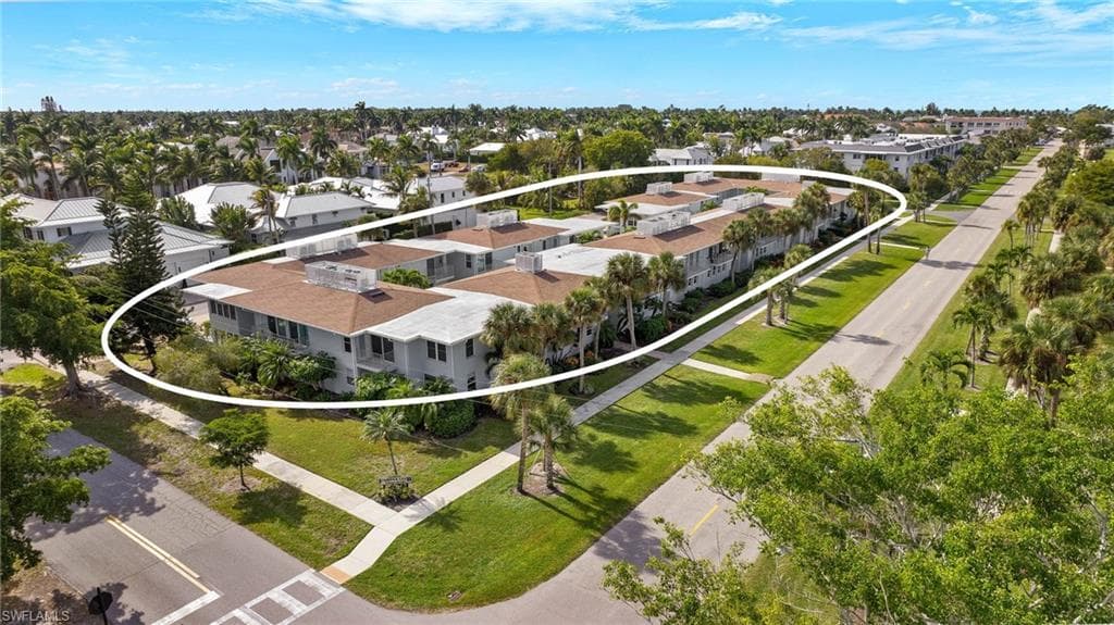 604 12th Ave S 604, Naples, FL 34102-35