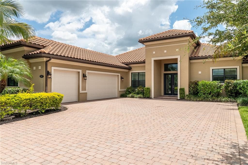 1387 Mockingbird Dr, Naples, FL 34120-1