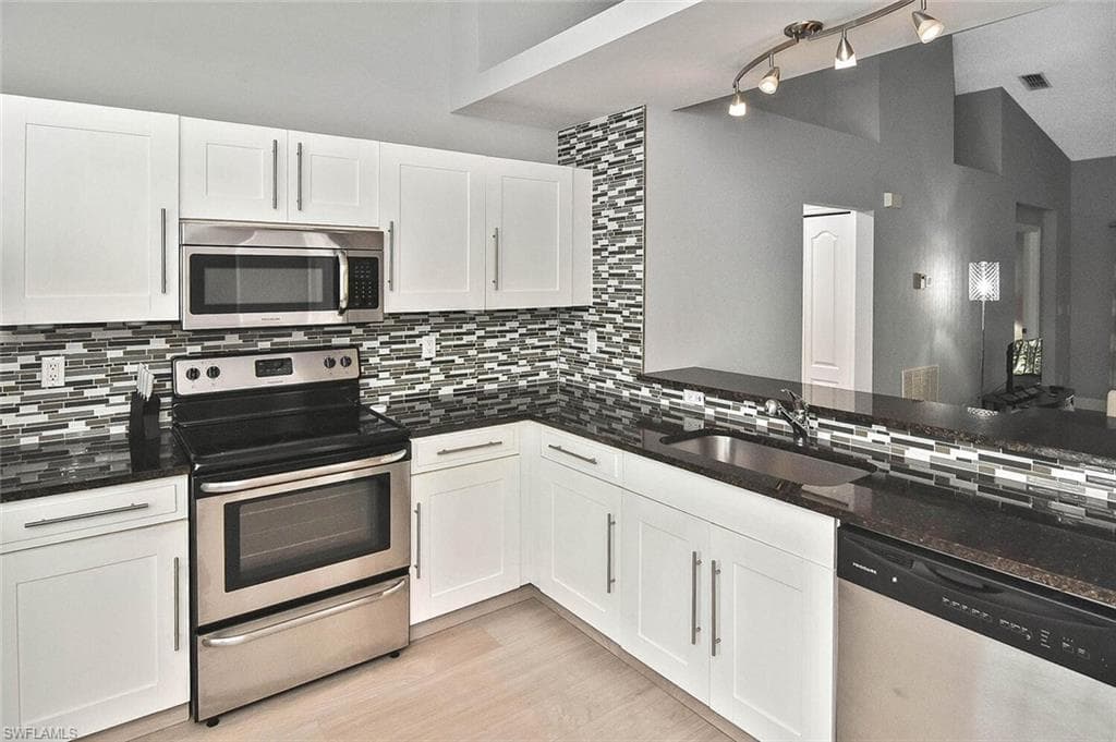 8075 Tiger Cv 1711, Naples, FL 34113-20