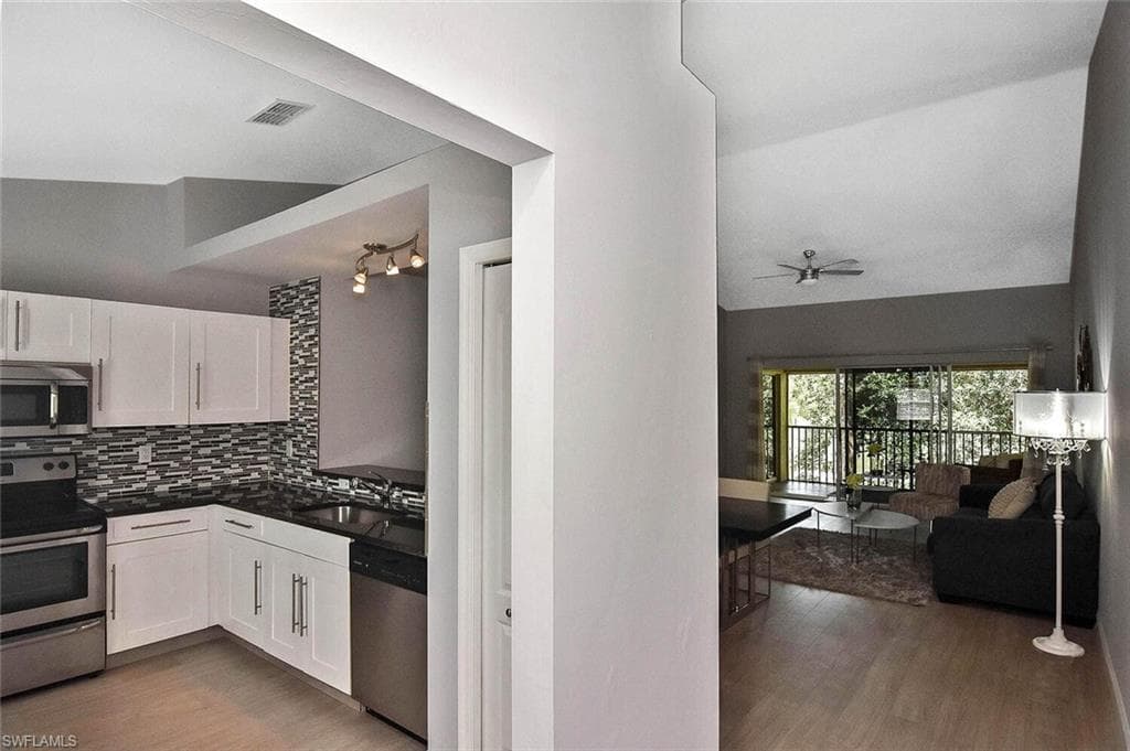 8075 Tiger Cv 1711, Naples, FL 34113-5