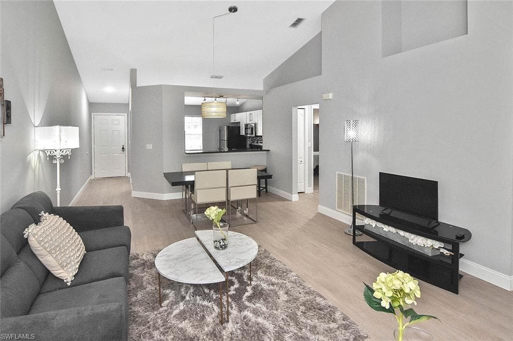 8075 Tiger Cv 1711, Naples, FL 34113-7