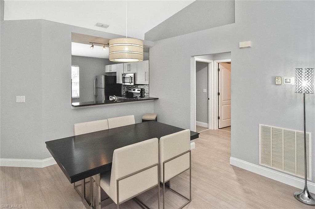 8075 Tiger Cv 1711, Naples, FL 34113-8