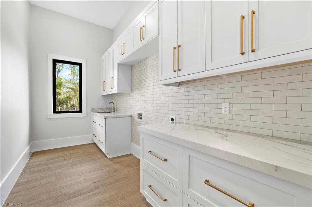 5174 Sycamore Dr, Naples, FL 34119-16