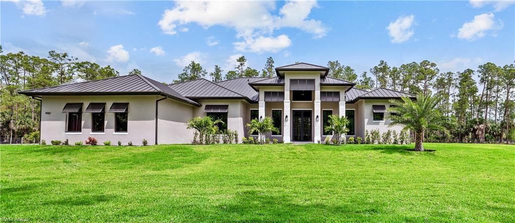 5174 Sycamore Dr, Naples, FL 34119-1