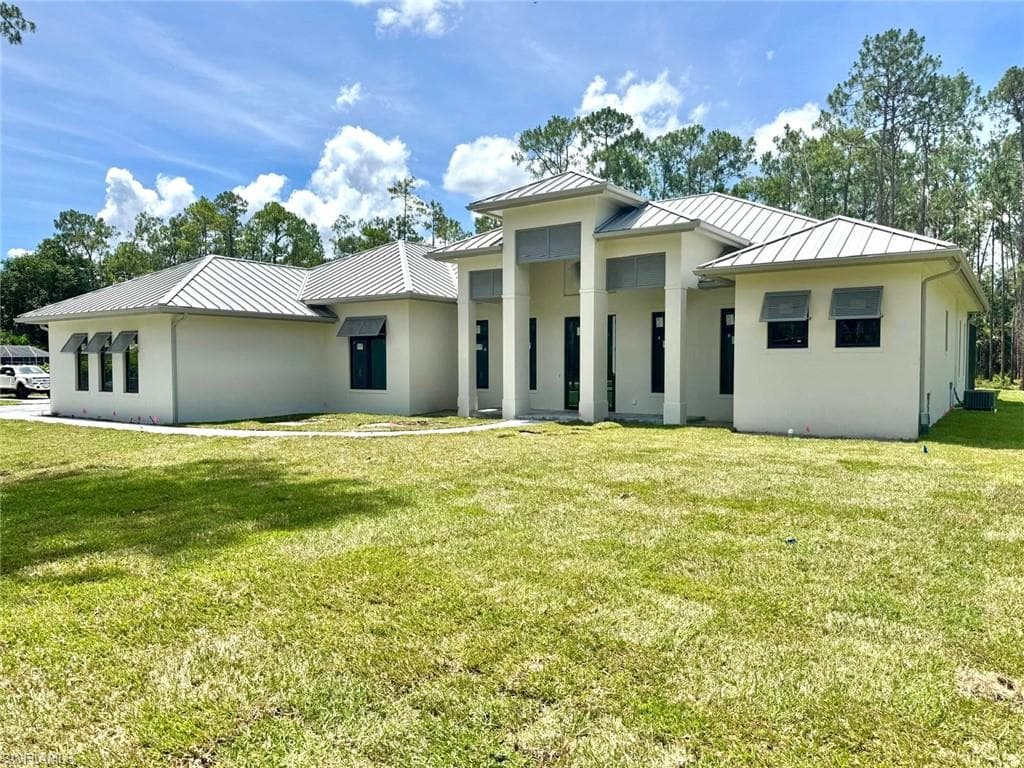 5174 Sycamore Dr, Naples, FL 34119-5