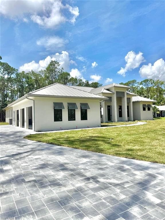 5174 Sycamore Dr, Naples, FL 34119-7