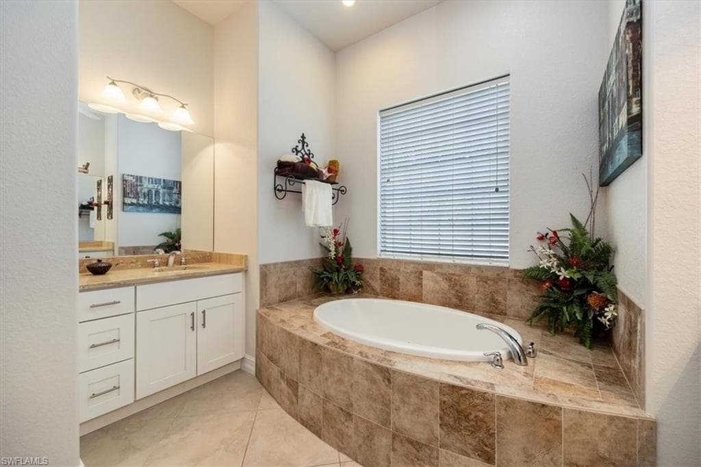 151 Fairway Cir, Naples, FL 34110-16