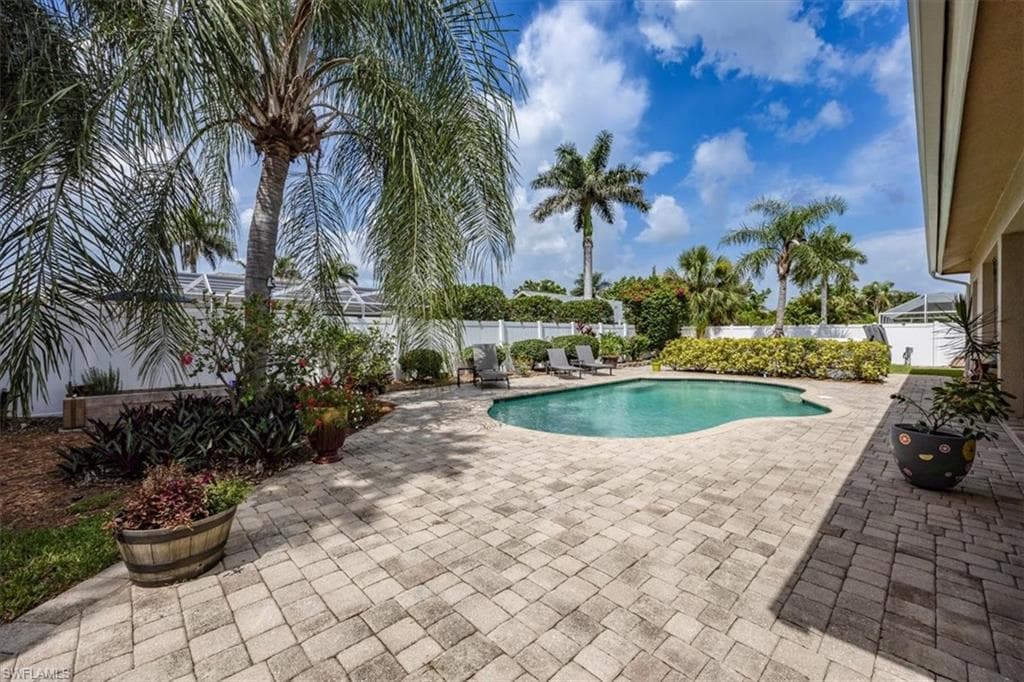 151 Fairway Cir, Naples, FL 34110-21