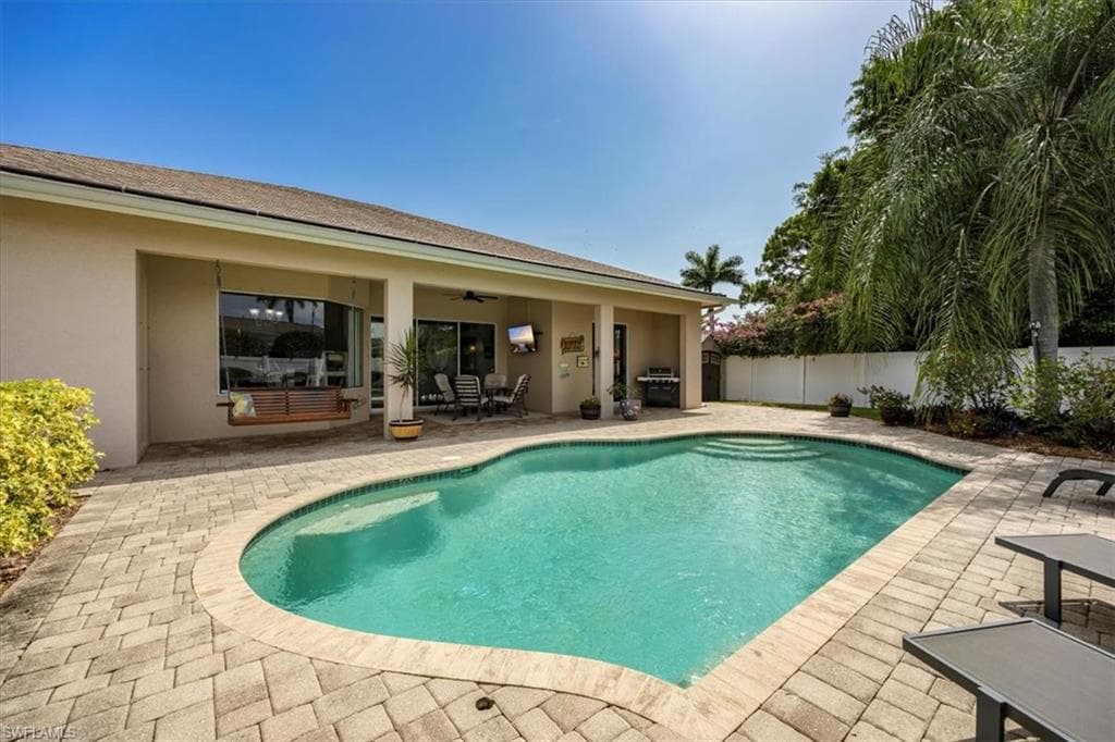 151 Fairway Cir, Naples, FL 34110-23