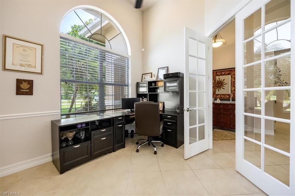 151 Fairway Cir, Naples, FL 34110-4