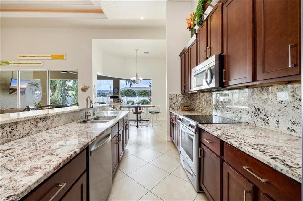 151 Fairway Cir, Naples, FL 34110-8