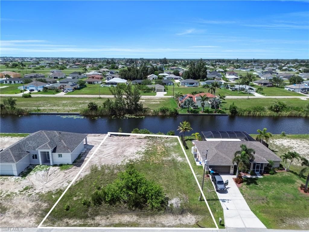 2839 6th St, Cape Coral, FL 33993-1