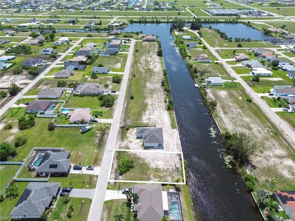 2839 6th St, Cape Coral, FL 33993-3