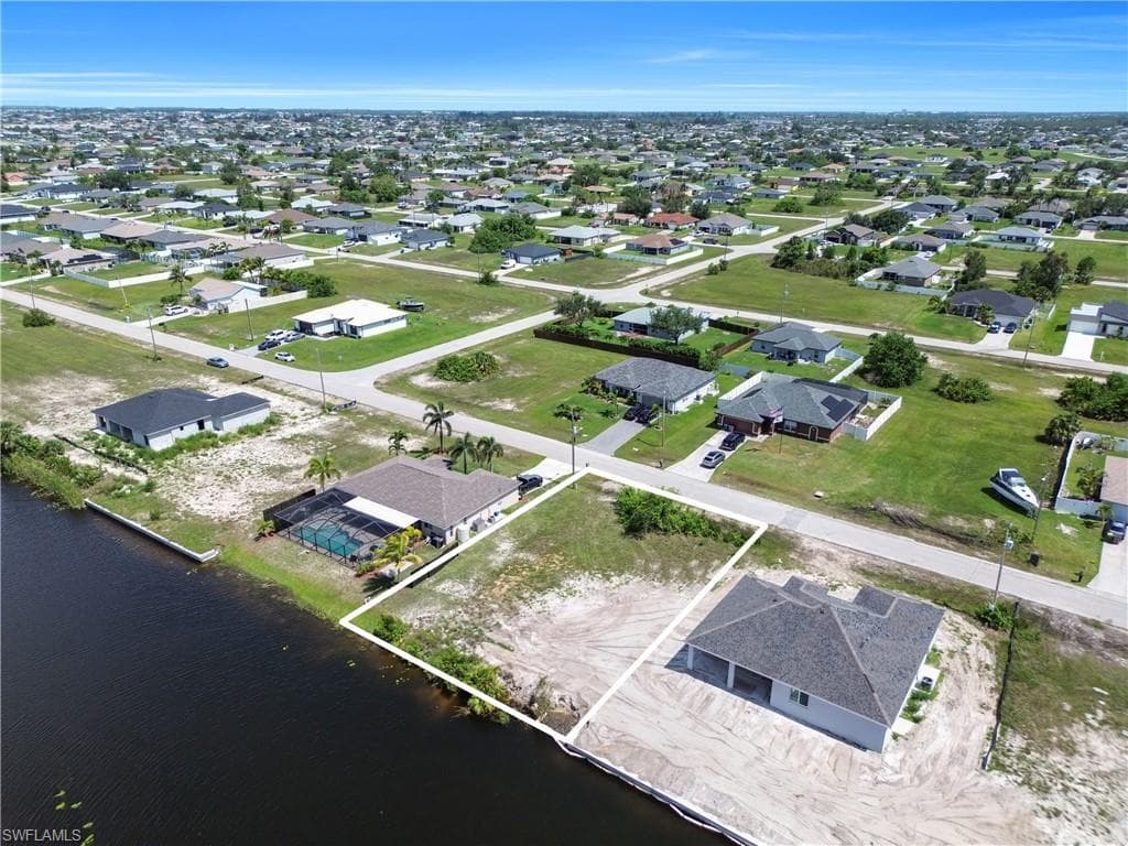 2839 6th St, Cape Coral, FL 33993-5