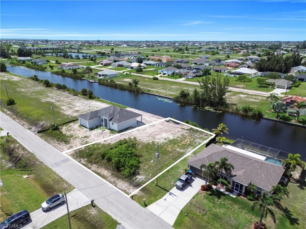 2839 6th St, Cape Coral, FL 33993-8