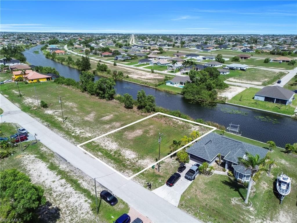 2240 15th St, Cape Coral, FL 33993-9