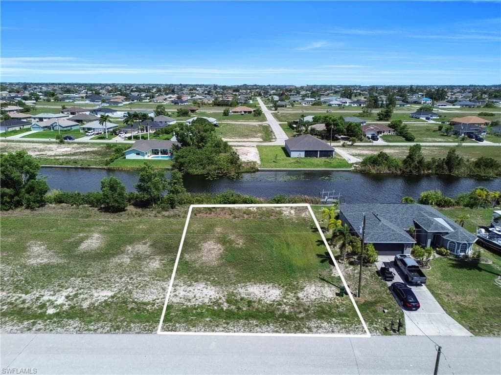 2240 15th St, Cape Coral, FL 33993-2