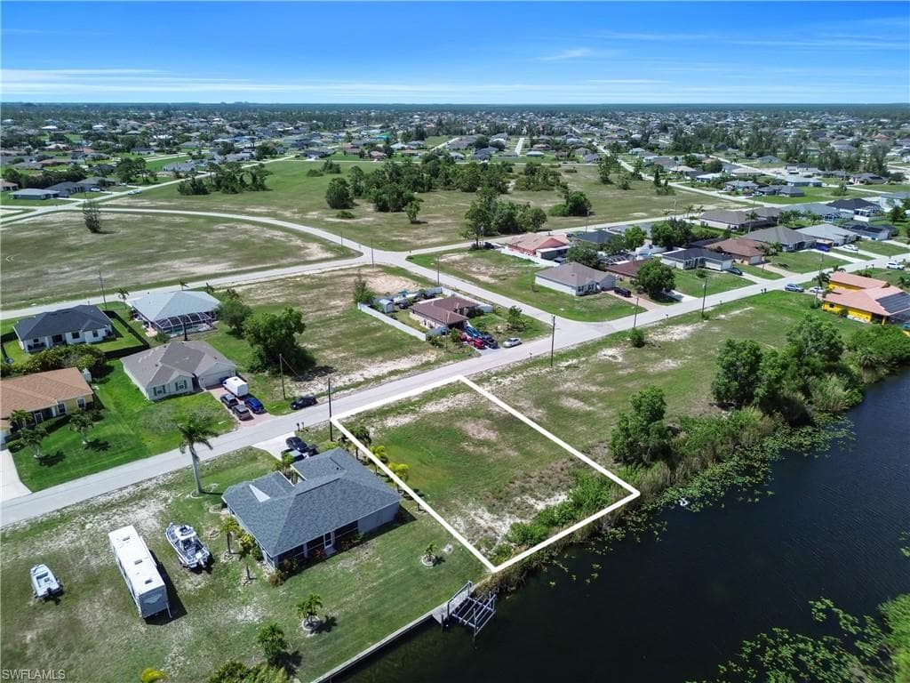 2240 15th St, Cape Coral, FL 33993-7