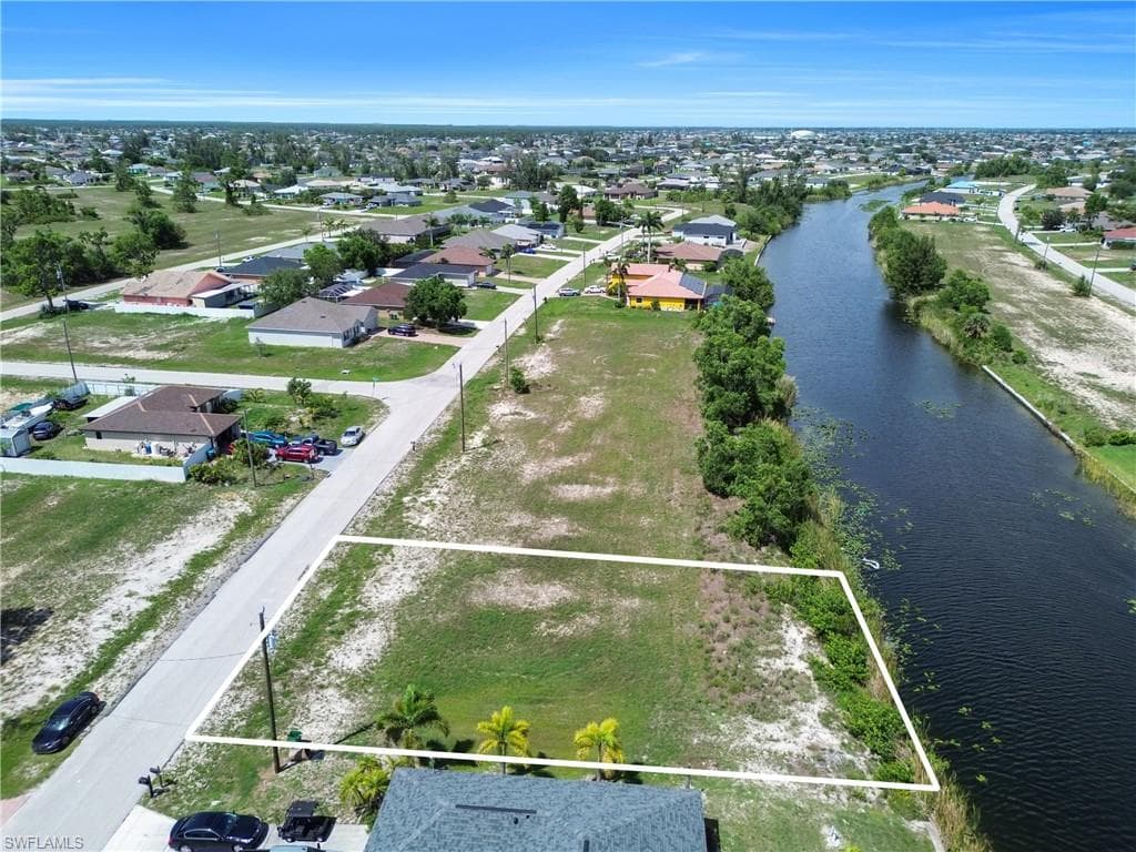 2240 15th St, Cape Coral, FL 33993-8
