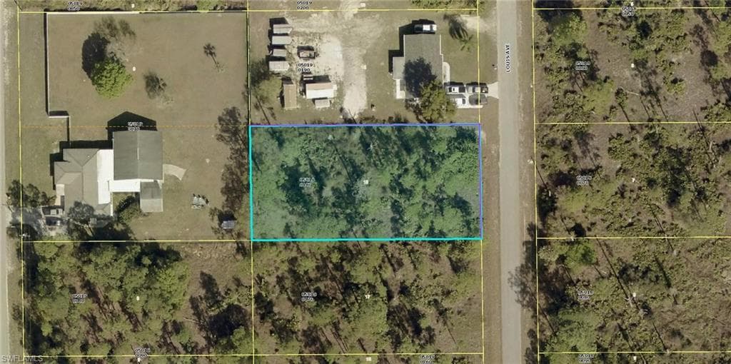 911 Louis Ave, Lehigh Acres, FL 33972-1