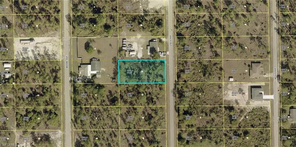 911 Louis Ave, Lehigh Acres, FL 33972-3
