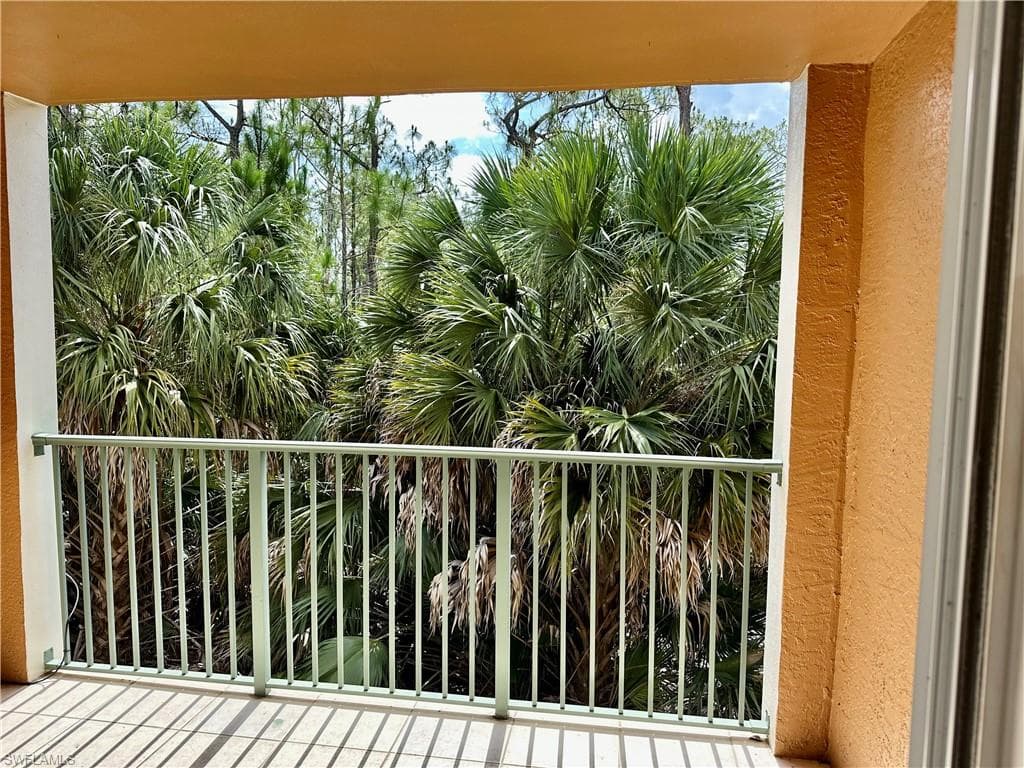 1260 Wildwood Lakes Blvd 204, Naples, FL 34104-3