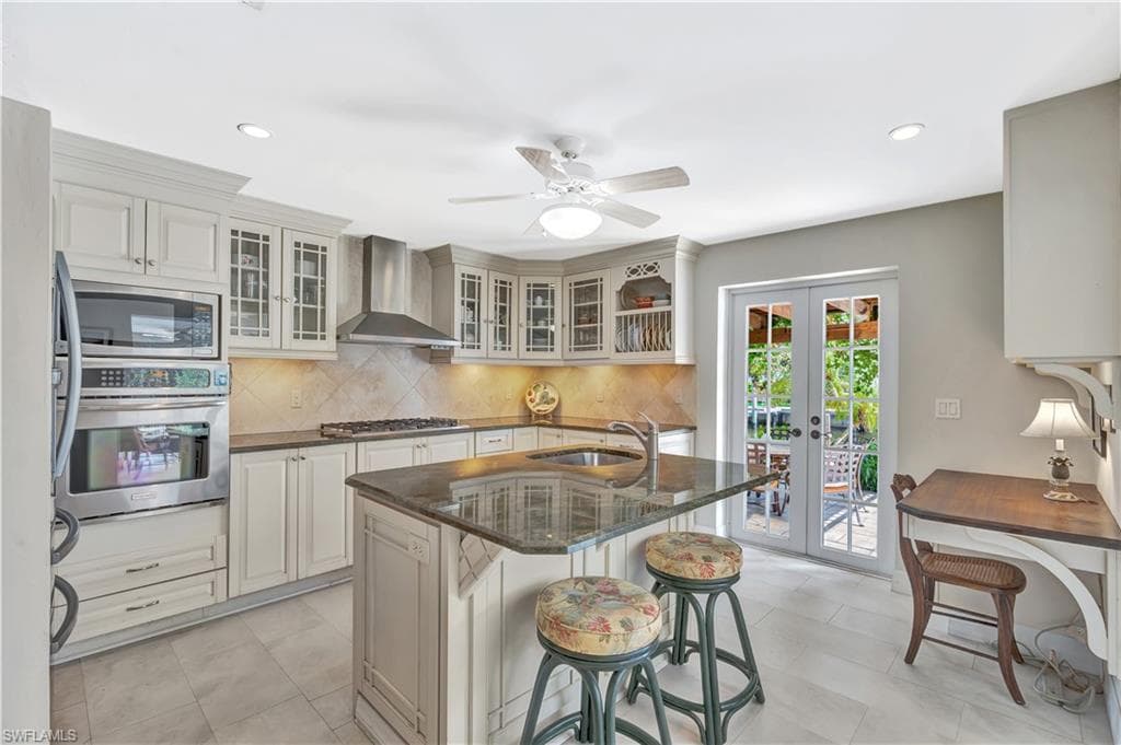 1407 Marlin Dr, Naples, FL 34102-14