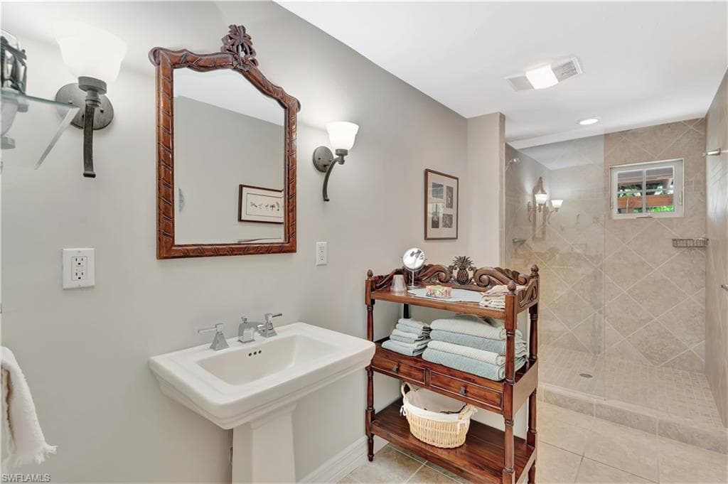 1407 Marlin Dr, Naples, FL 34102-30