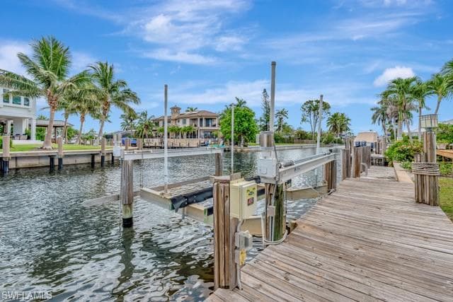 1407 Marlin Dr, Naples, FL 34102-8