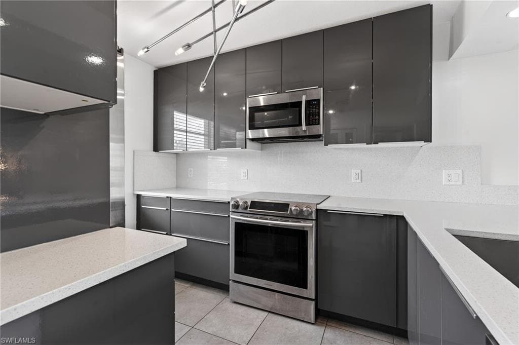1666 Osprey Ave 106, Naples, FL 34102-6