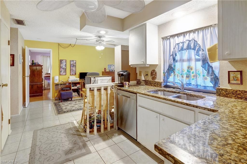 908 21st Ter, Cape Coral, FL 33990-10