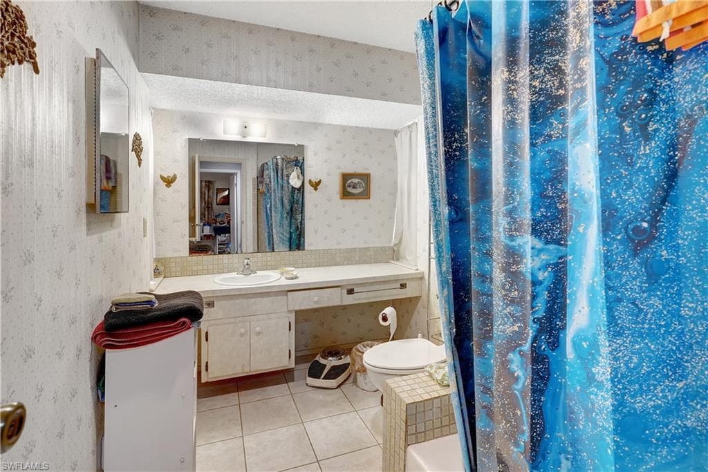 908 21st Ter, Cape Coral, FL 33990-19