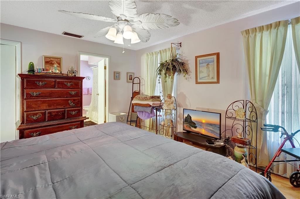 908 21st Ter, Cape Coral, FL 33990-25