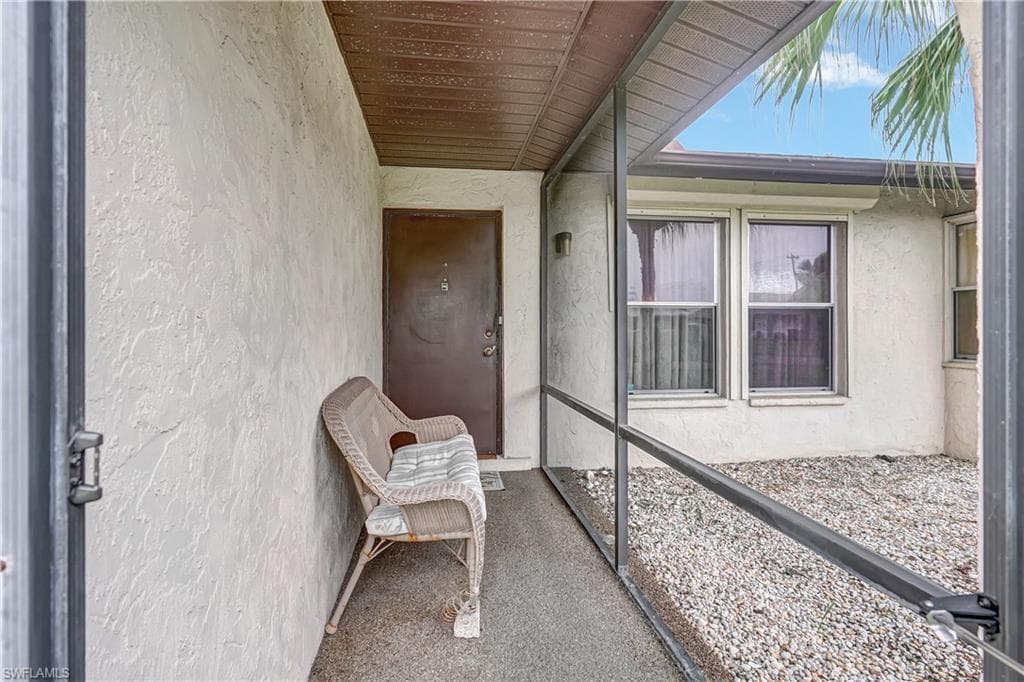 908 21st Ter, Cape Coral, FL 33990-33