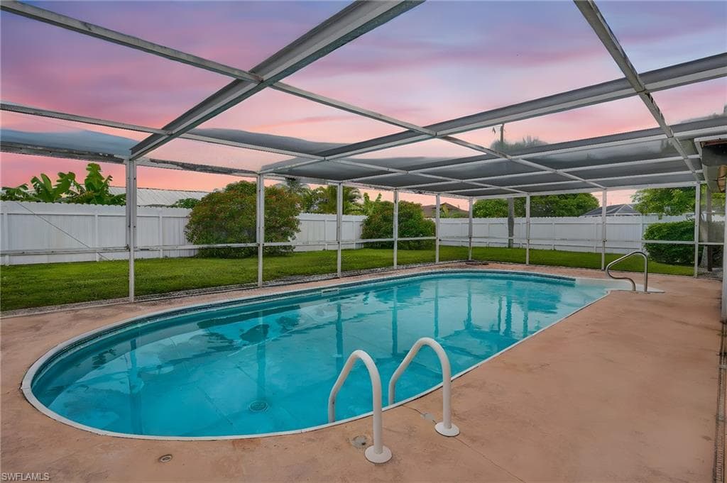 908 21st Ter, Cape Coral, FL 33990-3