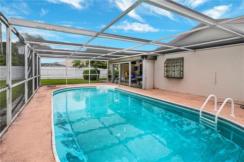 908 21st Ter, Cape Coral, FL 33990-40