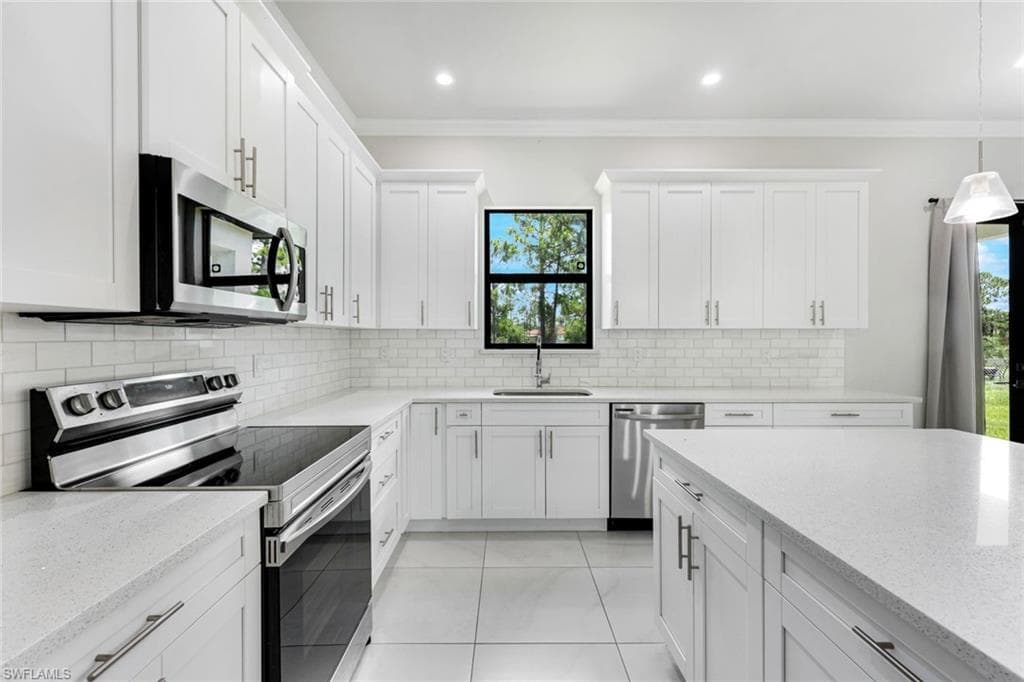 2017 47th Ave NE, Naples, FL 34120-9