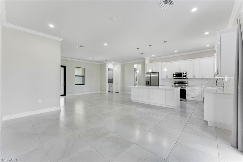 2017 47th Ave NE, Naples, FL 34120-4
