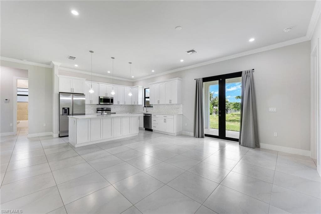 2017 47th Ave NE, Naples, FL 34120-5