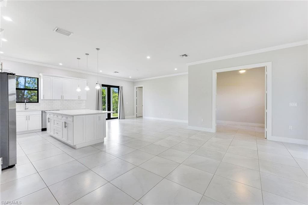 2017 47th Ave NE, Naples, FL 34120-7