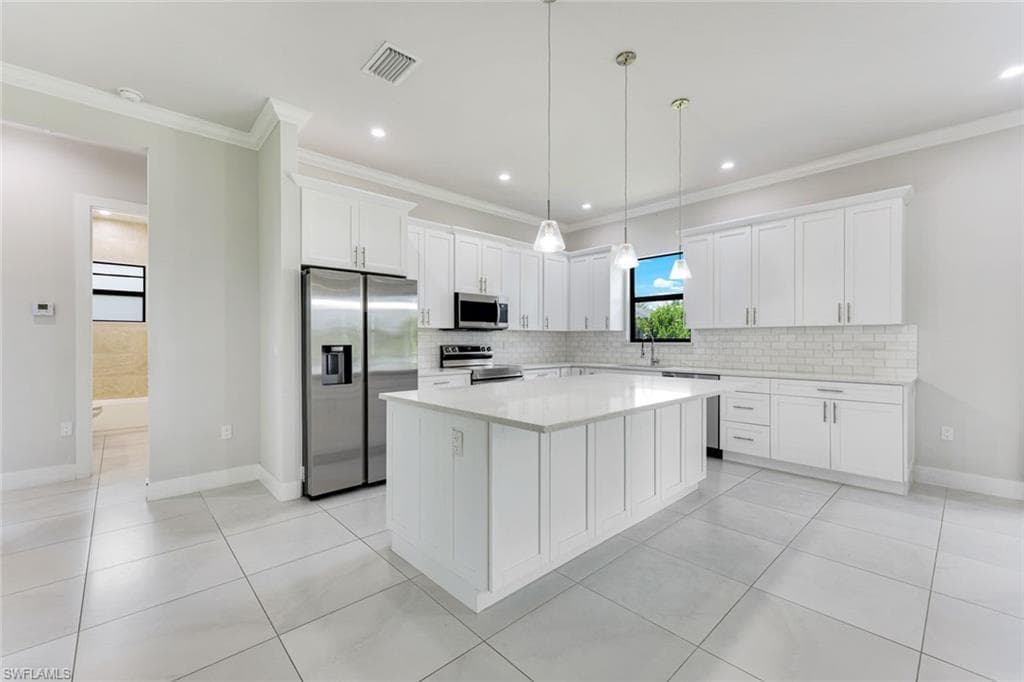 2017 47th Ave NE, Naples, FL 34120-8