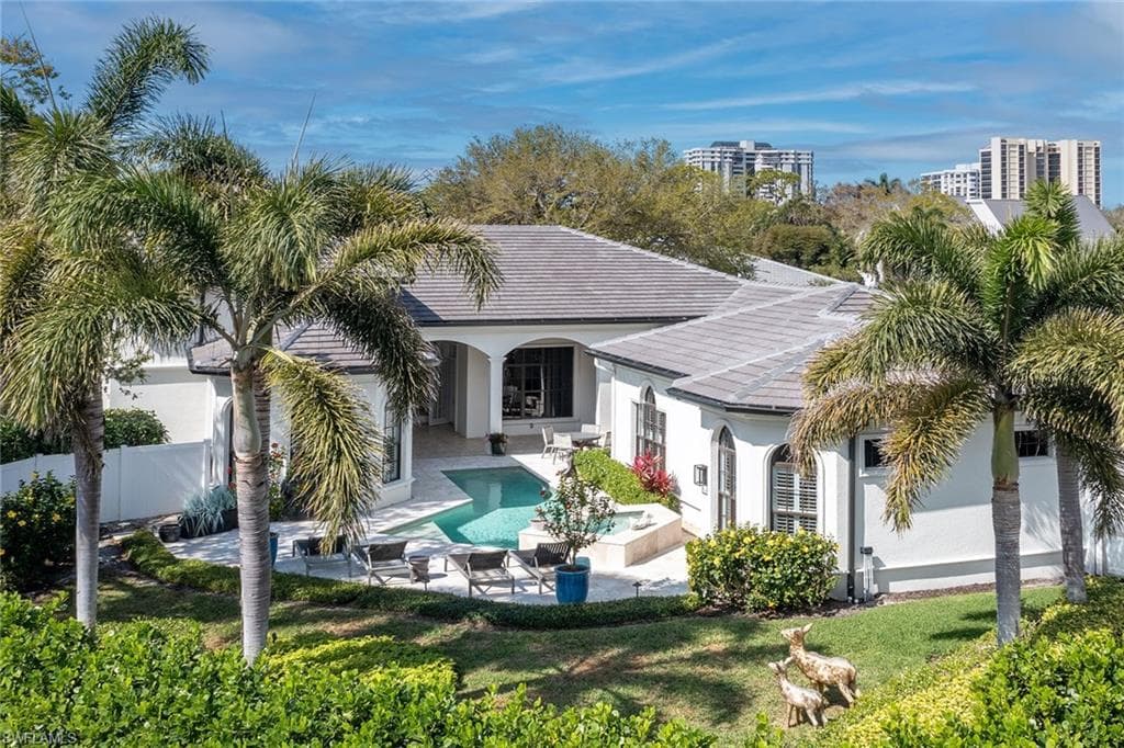 709 Teal Ct, Naples, FL 34108-35