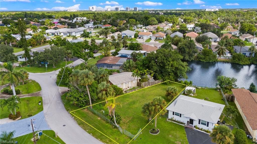 817 107th Ave N, Naples, FL 34108-6