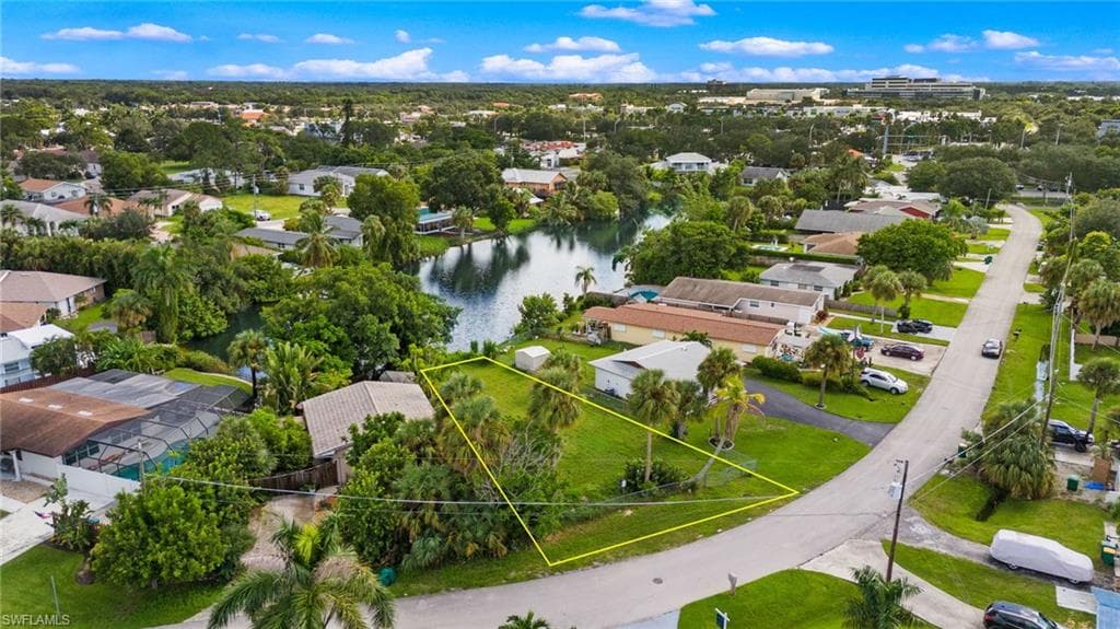 817 107th Ave N, Naples, FL 34108-8