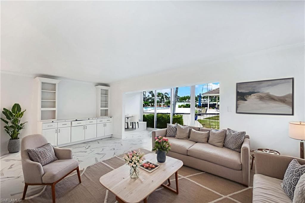 222 Harbour Dr 114, Naples, FL 34103-8