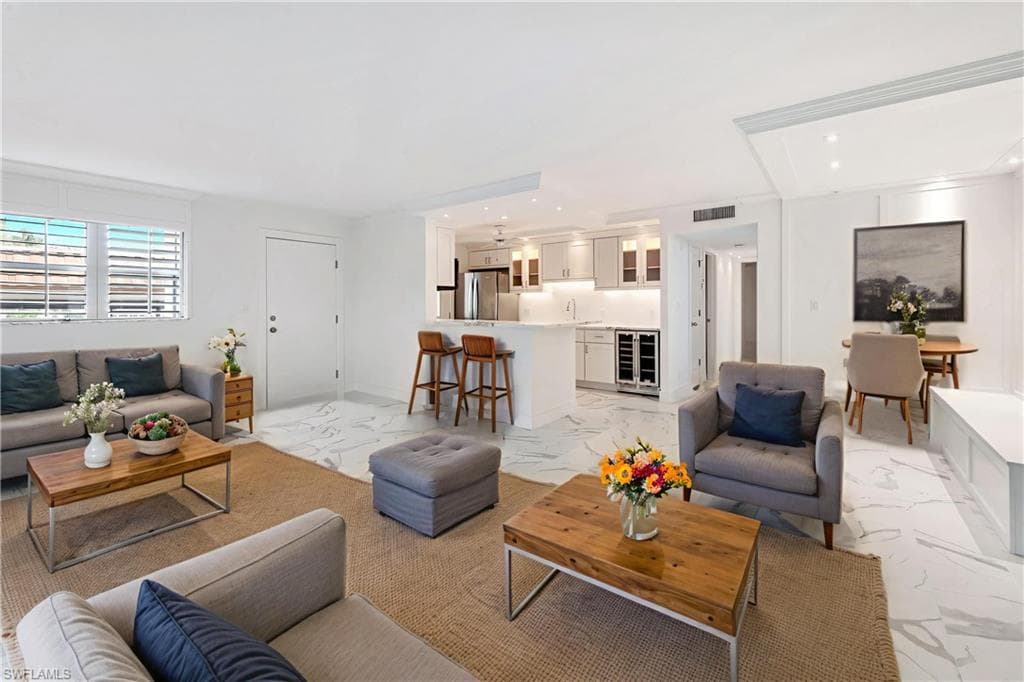 222 Harbour Dr 114, Naples, FL 34103-12