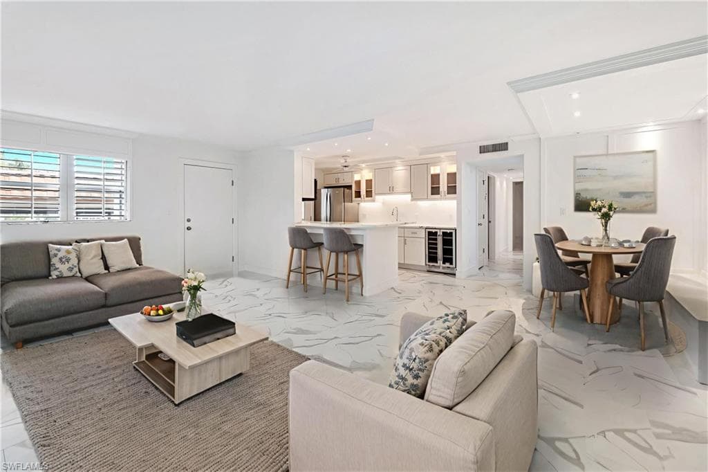 222 Harbour Dr 114, Naples, FL 34103-13