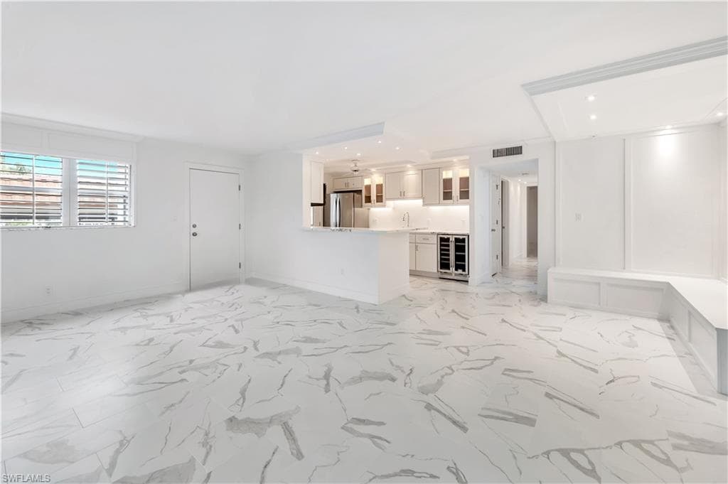 222 Harbour Dr 114, Naples, FL 34103-14