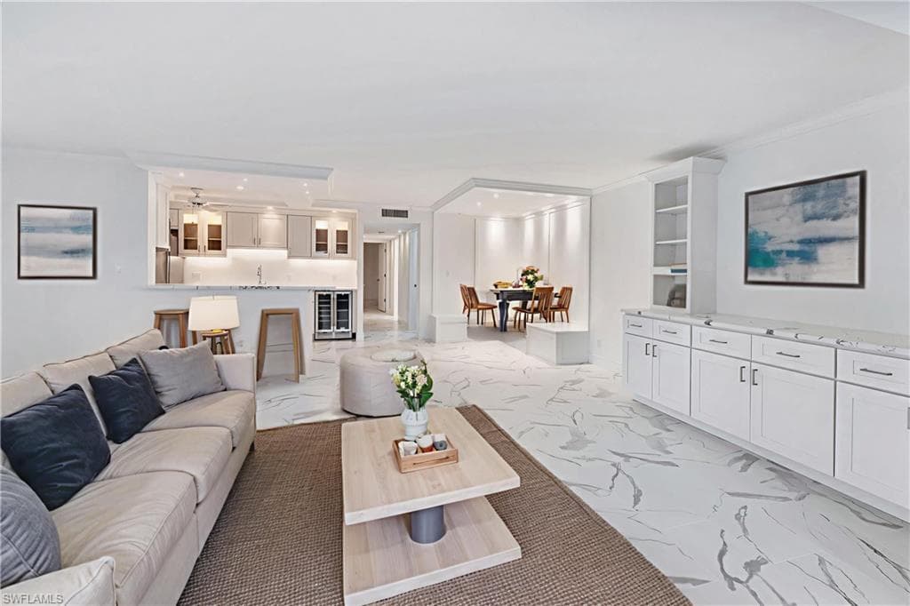 222 Harbour Dr 114, Naples, FL 34103-16