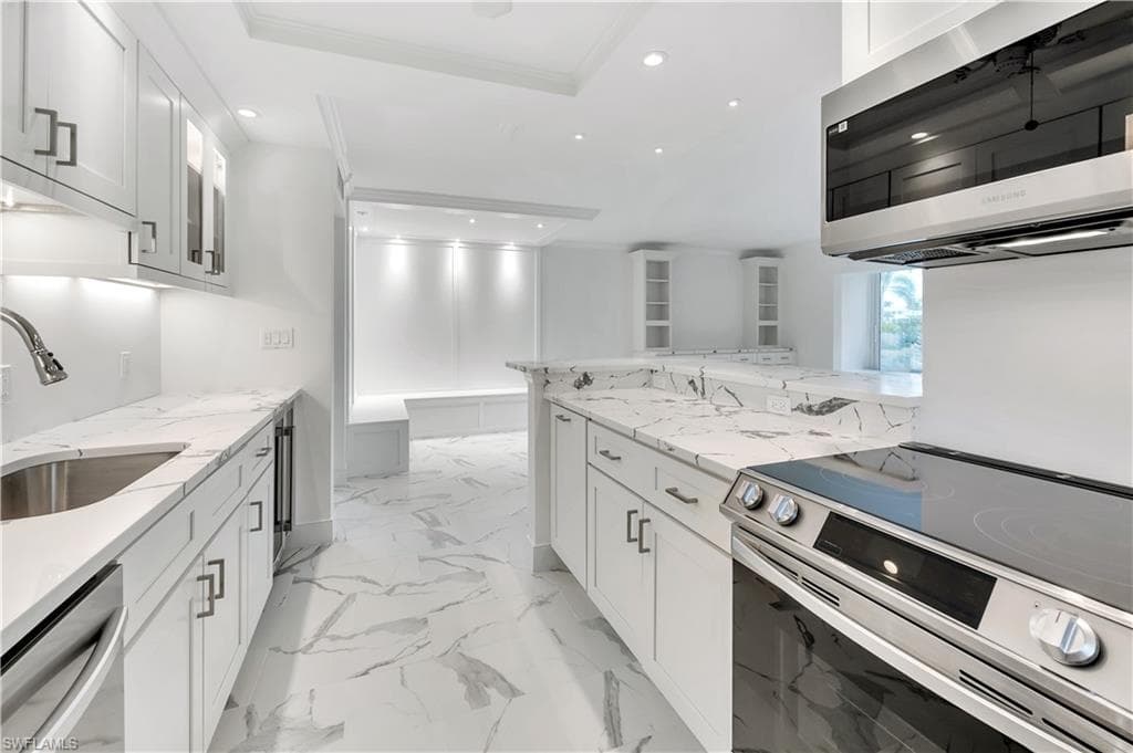 222 Harbour Dr 114, Naples, FL 34103-21